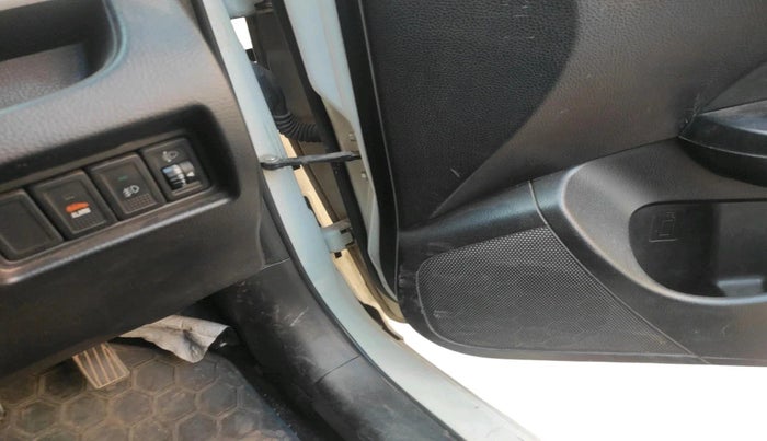 2011 Maruti Swift ZXI, Petrol, Manual, 1,17,339 km, interior