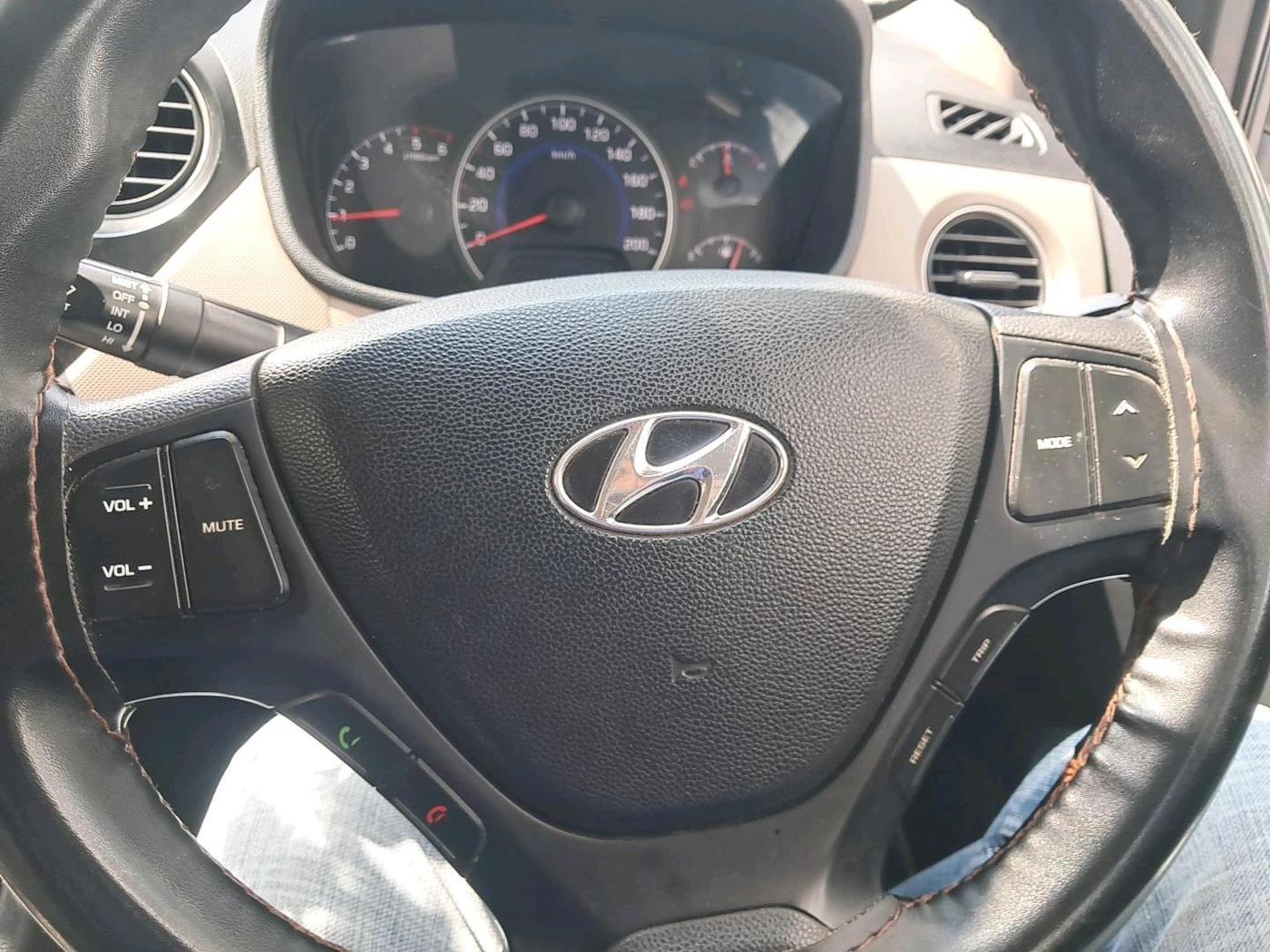 2015 Hyundai Grand i10 SPORTZ 1.1 CRDI, Diesel, Manual, 1,13,560 km, interior