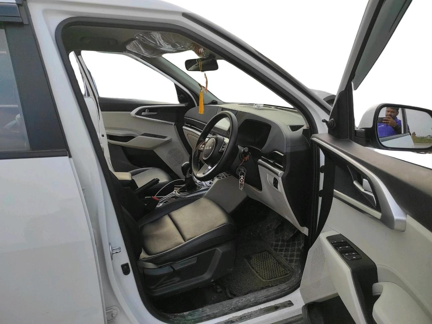 2024 KIA CARENS PREMIUM 1.5 PETROL 7 STR, Petrol, Manual, 8,290 km, interior