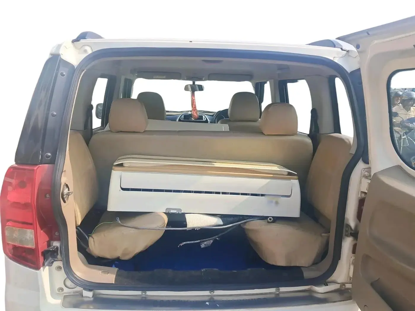 2017 Mahindra TUV300 T8, Diesel, Manual, 1,43,296 km, exterior