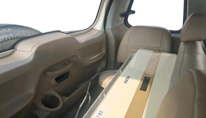 2017 Mahindra TUV300 T8, Diesel, Manual, 1,43,296 km, interior