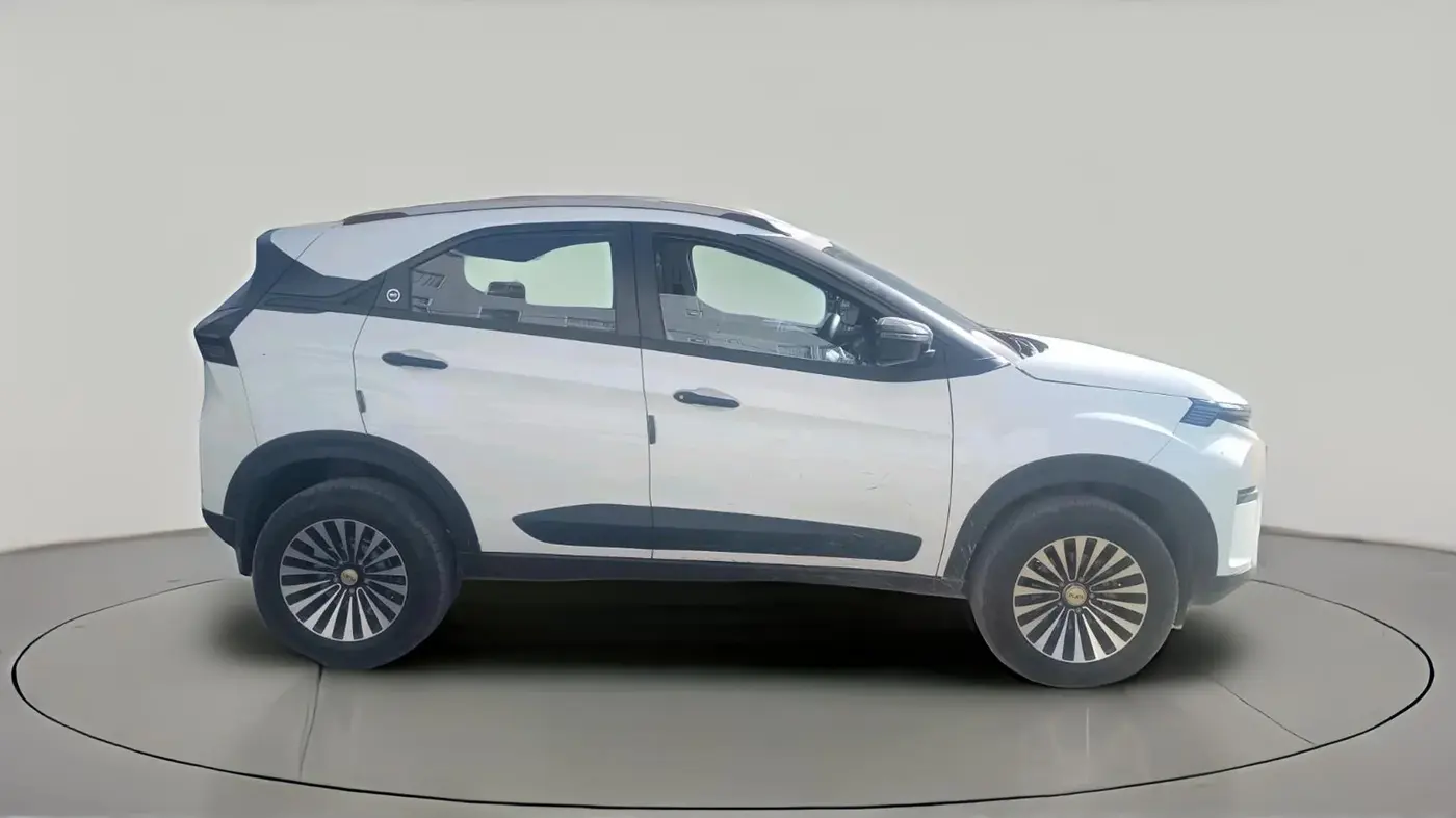 2024 Tata NEXON PURE SUNROOF 1.2 PETROL, Petrol, Manual, 13,850 km, exterior