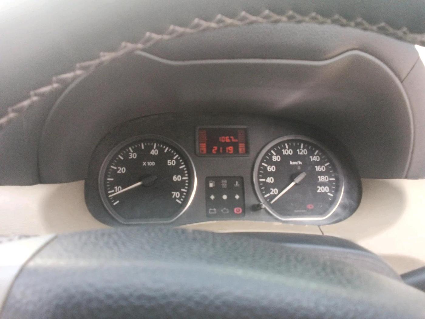2013 Nissan Terrano XV D THP 110 PS, Diesel, Manual, 1,24,663 km, interior