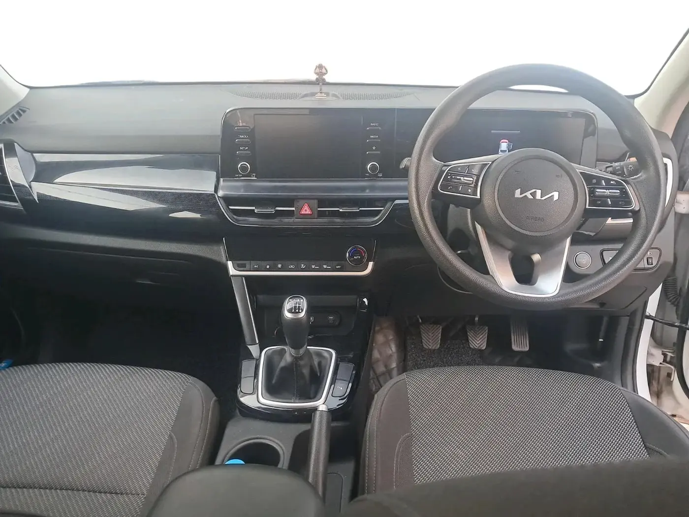2023 KIA SELTOS  HTK PLUS 1.5 PETROL MT, Petrol, Manual, 18,364 km, interior