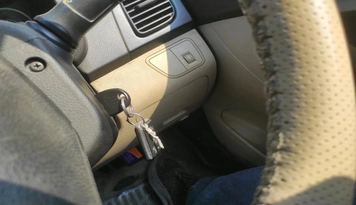 2015 Hyundai Eon MAGNA +, Petrol, Manual, 1,00,981 km, interior