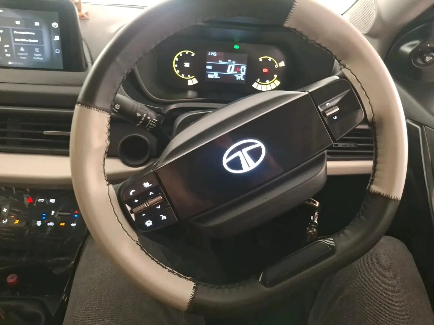 2024 Tata NEXON PURE SUNROOF 1.2 PETROL, Petrol, Manual, 60,275 km, interior
