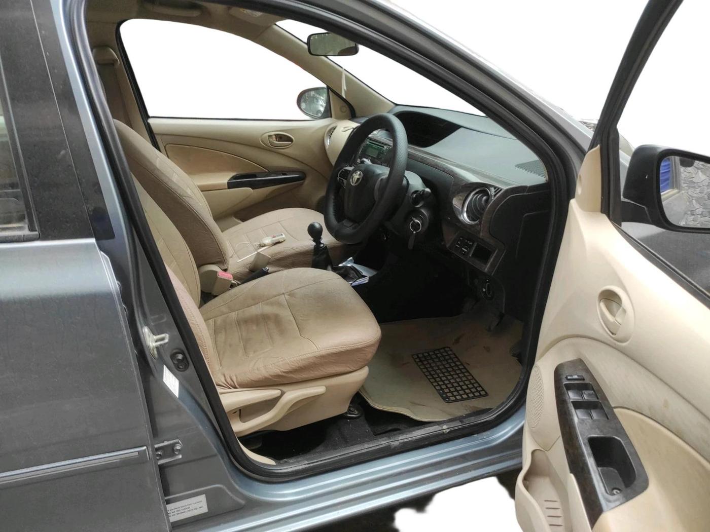 2017 Toyota Etios VXD PLATINUM, Diesel, Manual, 1,36,864 km, interior