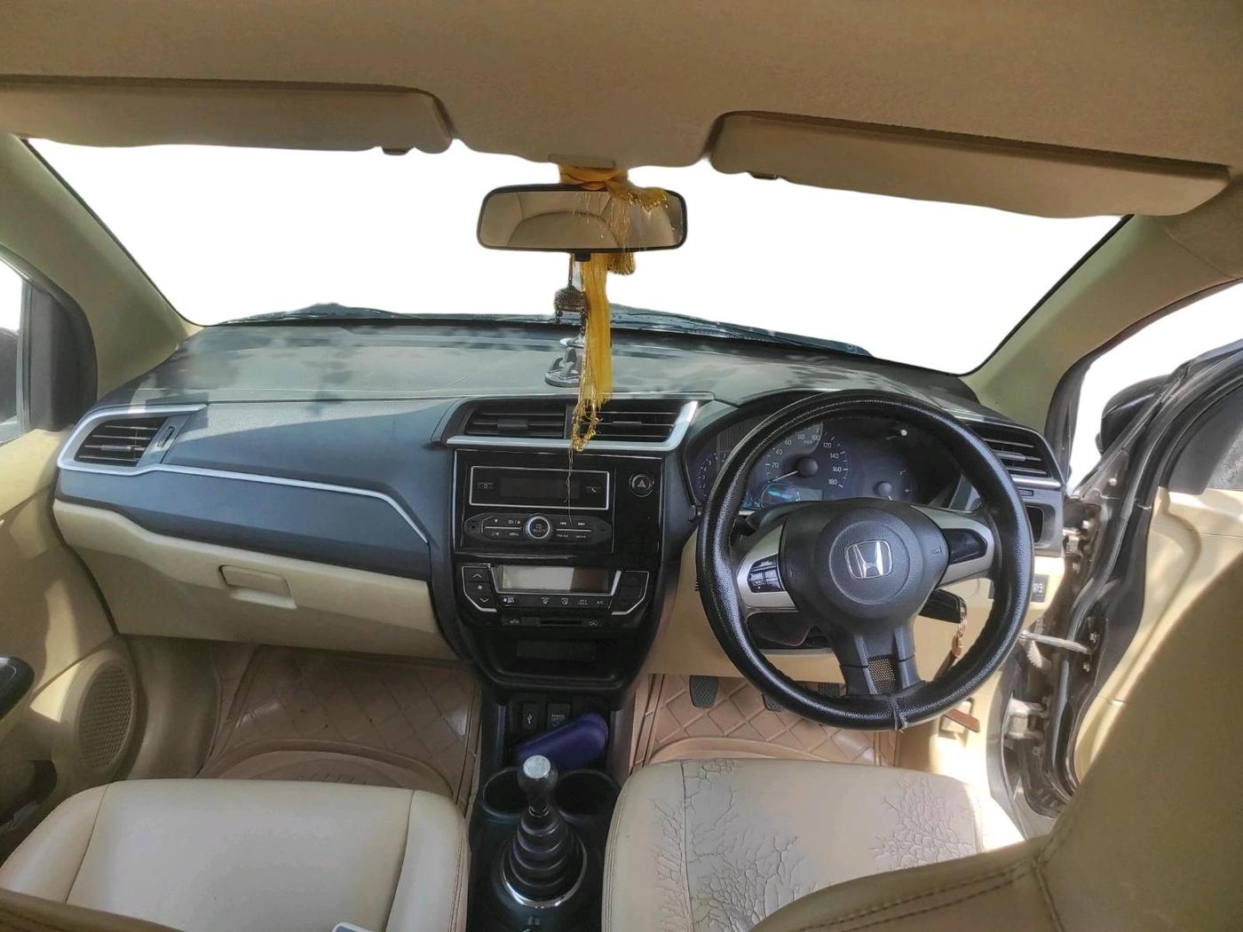 2016 Honda Amaze 1.2L I-VTEC S, Petrol, Manual, 1,31,323 km, interior