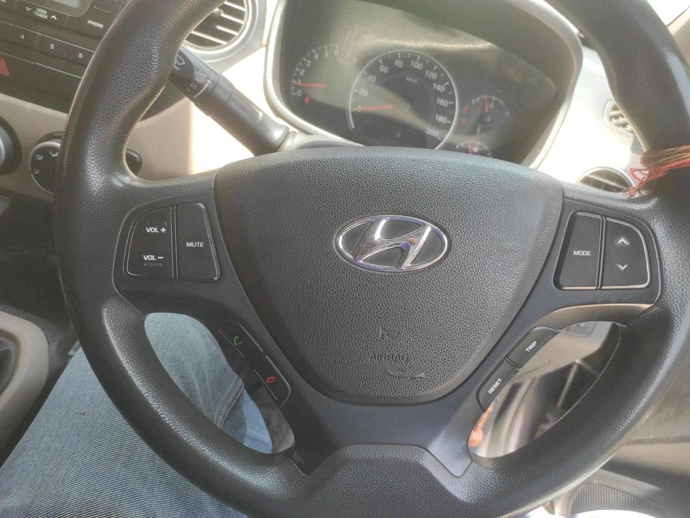 2016 Hyundai Grand i10 SPORTZ 1.2 KAPPA VTVT, CNG, Manual, 1,07,641 km, interior