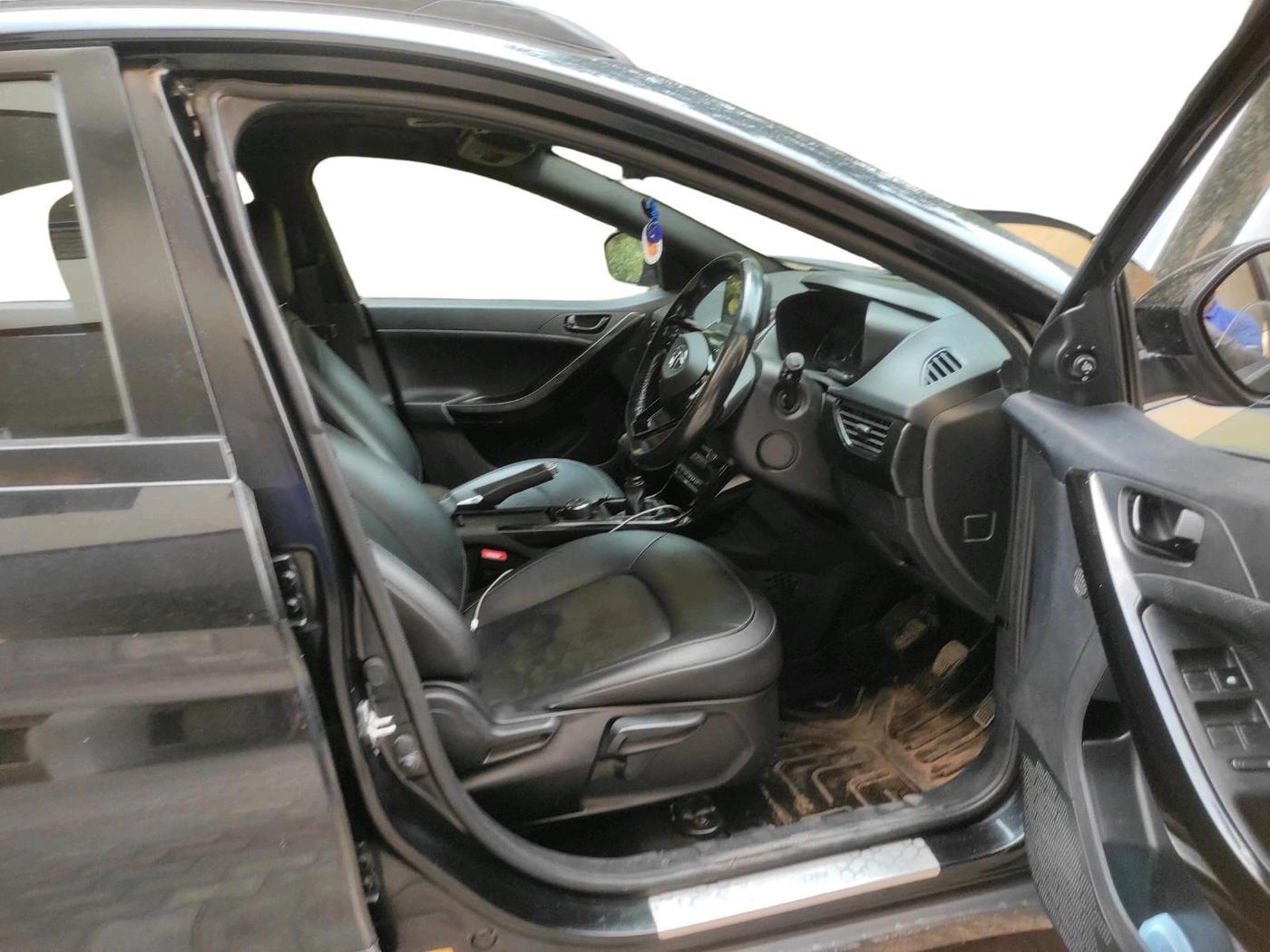 2022 Tata NEXON XZ PLUS (O) PETROL DARK EDITION, Petrol, Manual, 1,01,964 km, interior