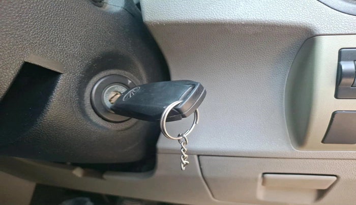 2016 Mahindra Kuv100 K8 5 STR, Petrol, Manual, 1,14,173 km, interior