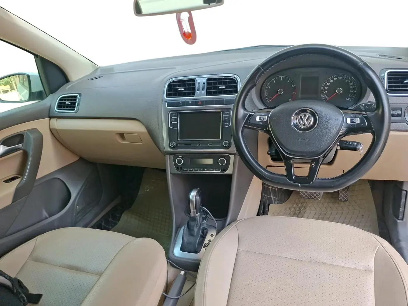 2020 Volkswagen Vento HIGHLINE PETROL AT, Petrol, Automatic, 6,00,000 km, interior
