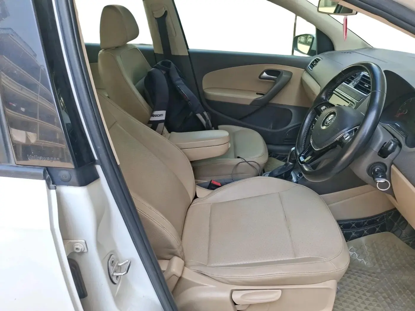 2020 Volkswagen Vento HIGHLINE PETROL AT, Petrol, Automatic, 6,00,000 km, interior