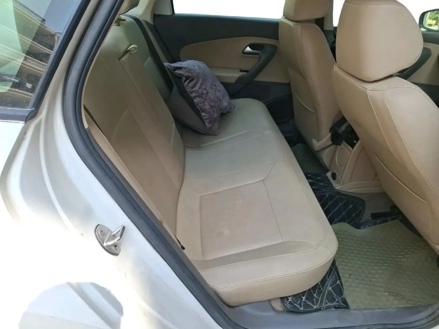 2020 Volkswagen Vento HIGHLINE PETROL AT, Petrol, Automatic, 6,00,000 km, interior