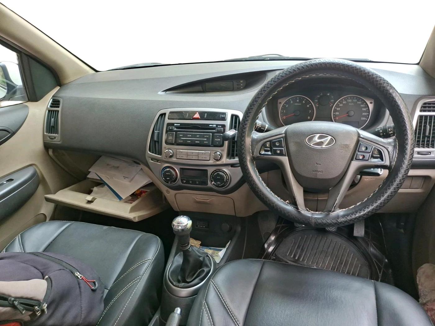 2013 Hyundai i20 SPORTZ 1.2, Petrol, Manual, 1,16,420 km, interior