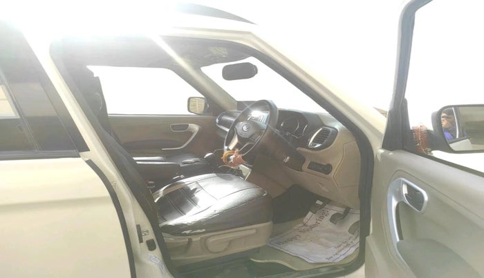 2016 Mahindra TUV300 T8, Diesel, Manual, 1,51,716 km, interior