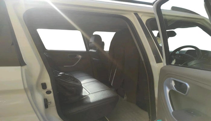 2016 Mahindra TUV300 T8, Diesel, Manual, 1,51,716 km, interior