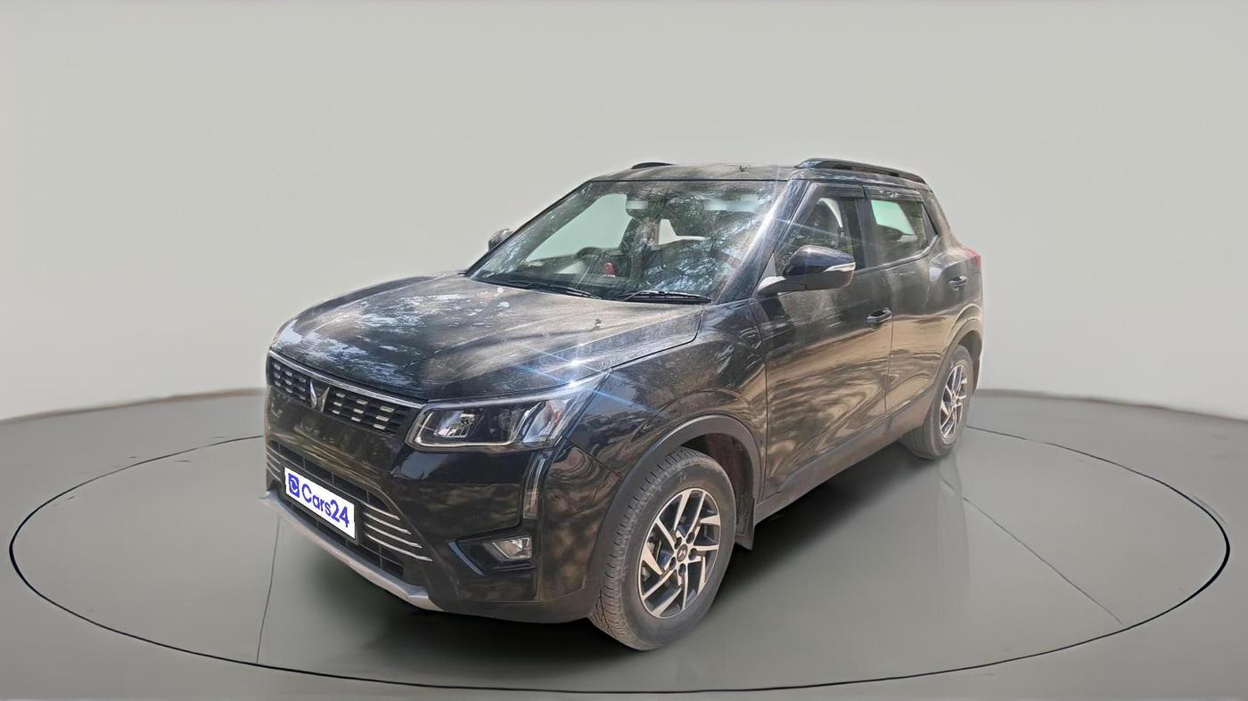 2024 Mahindra XUV300 W8 (O) 1.2 PETROL, Petrol, Manual, 23,627 km, exterior