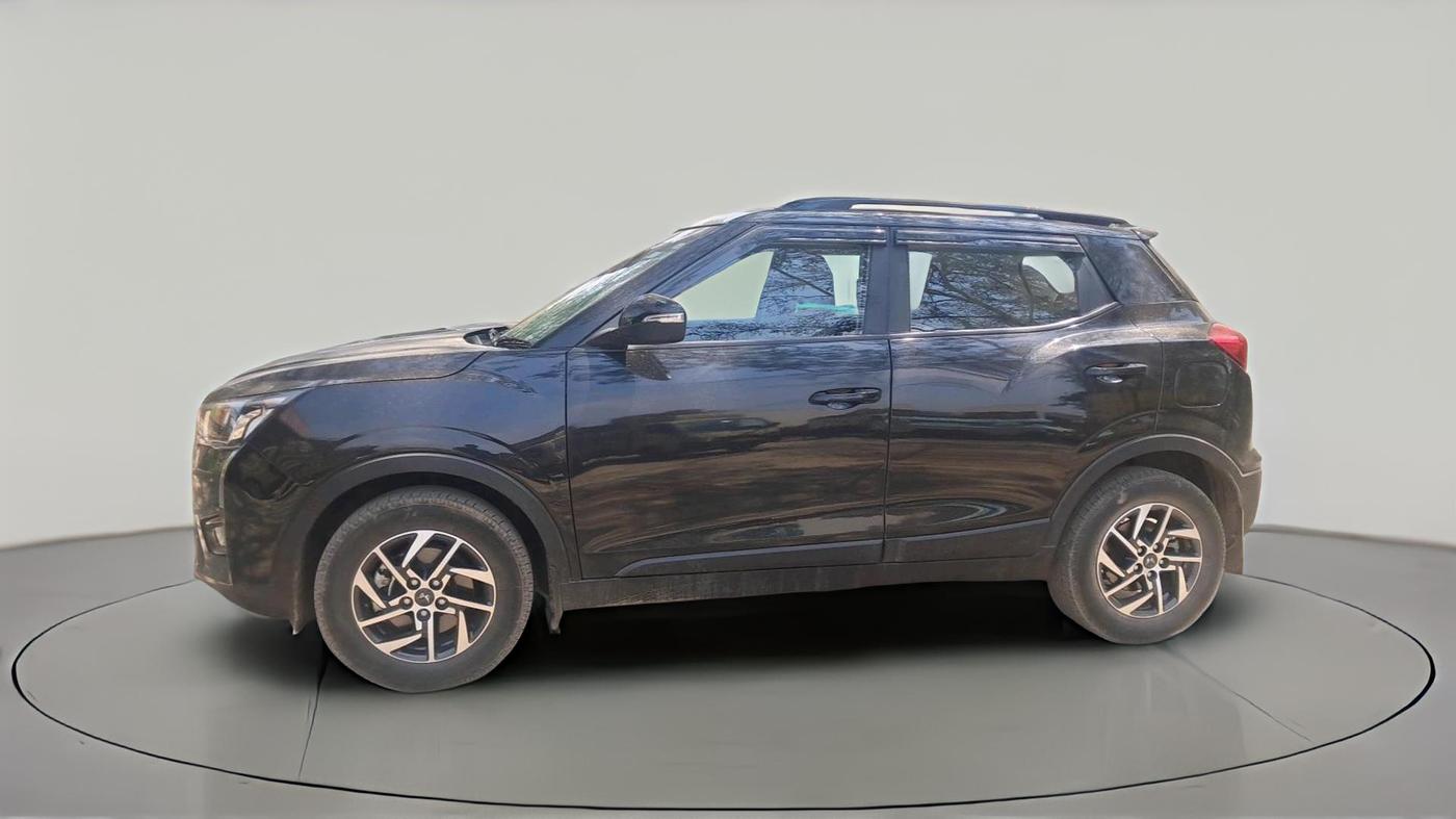 2024 Mahindra XUV300 W8 (O) 1.2 PETROL, Petrol, Manual, 23,627 km, exterior