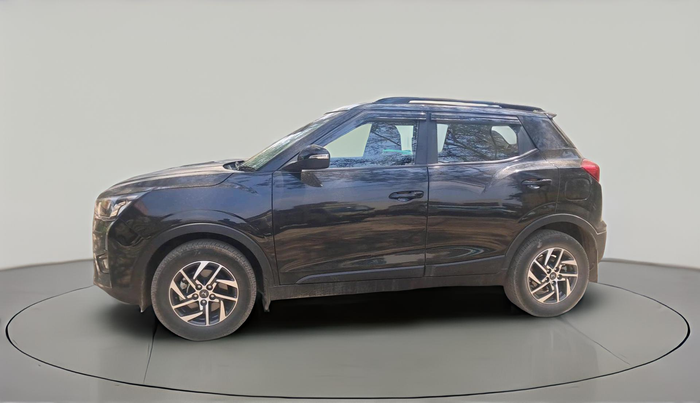 2024 Mahindra XUV300 W8 (O) 1.2 PETROL, Petrol, Manual, 23,627 km, exterior