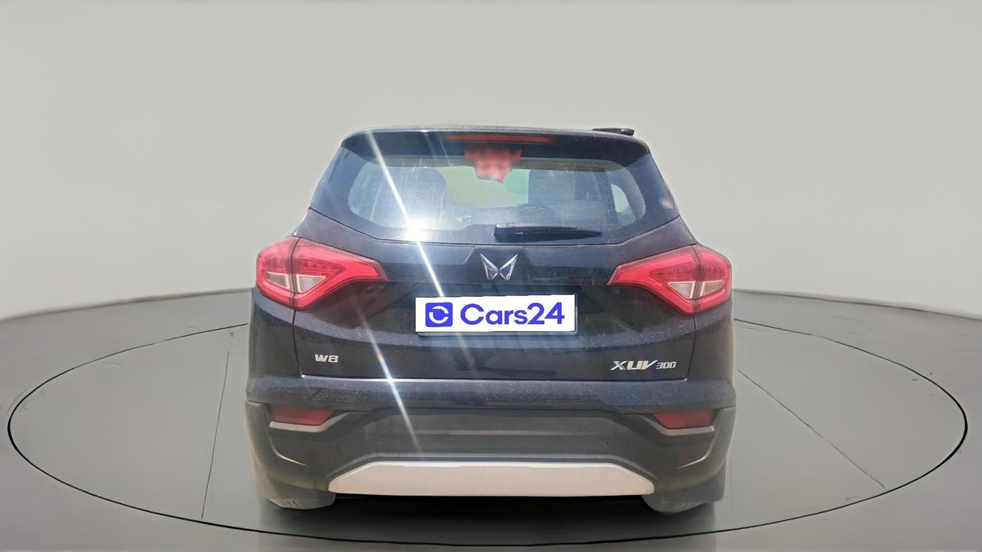 2024 Mahindra XUV300 W8 (O) 1.2 PETROL, Petrol, Manual, 23,627 km, exterior
