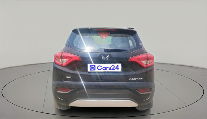 2024 Mahindra XUV300 W8 (O) 1.2 PETROL, Petrol, Manual, 23,627 km, exterior