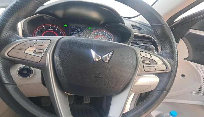 2024 Mahindra XUV300 W8 (O) 1.2 PETROL, Petrol, Manual, 23,627 km, interior