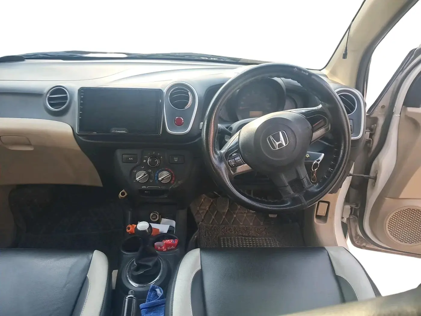 2014 Honda Mobilio 1.5L I-DTEC S, Diesel, Manual, 2,30,319 km, interior