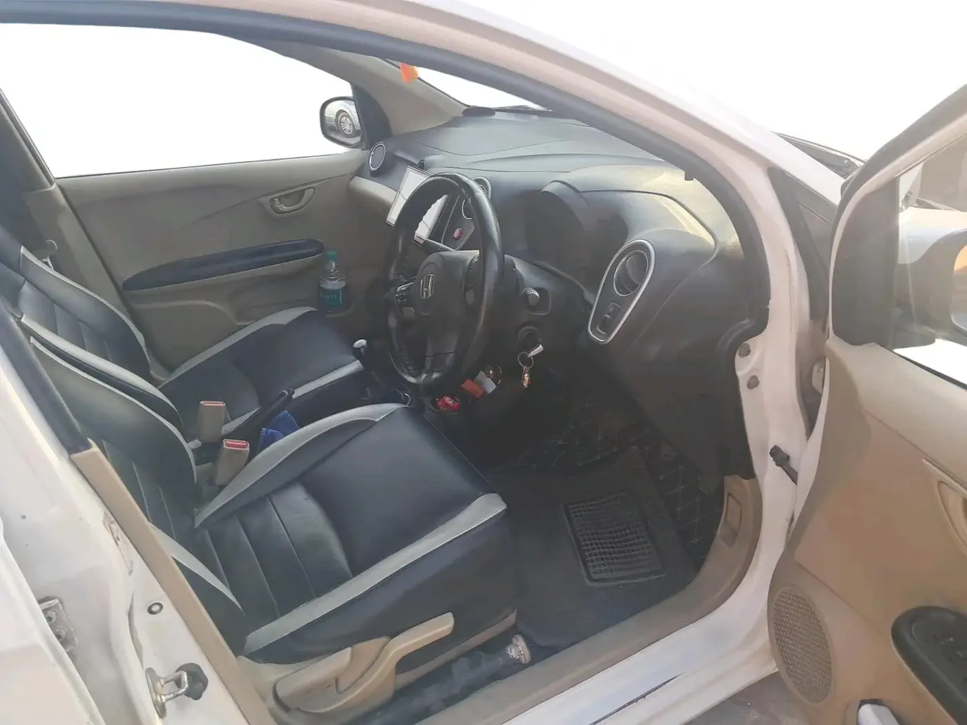 2014 Honda Mobilio 1.5L I-DTEC S, Diesel, Manual, 2,30,319 km, interior