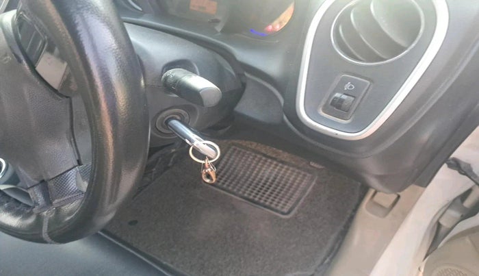 2014 Honda Mobilio 1.5L I-DTEC S, Diesel, Manual, 2,30,319 km, interior