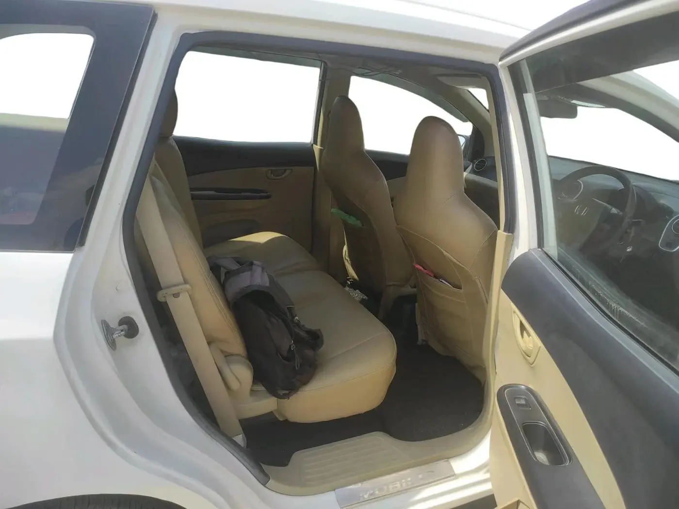 2014 Honda Mobilio 1.5L I-DTEC V, Diesel, Manual, 1,28,533 km, interior