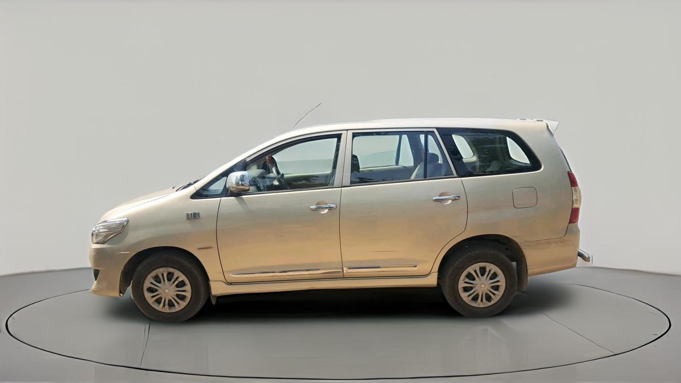 2012 Toyota Innova 2.5 GX 8 STR, Diesel, Manual, 1,31,103 km, exterior