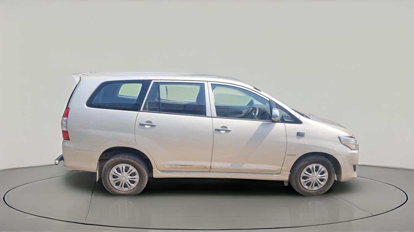 2012 Toyota Innova 2.5 GX 8 STR, Diesel, Manual, 1,31,103 km, exterior