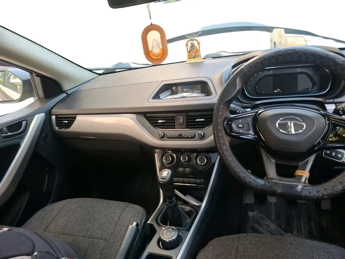 2022 Tata NEXON XM PLUS SUNROOF DIESEL, Diesel, Manual, 89,000 km, interior