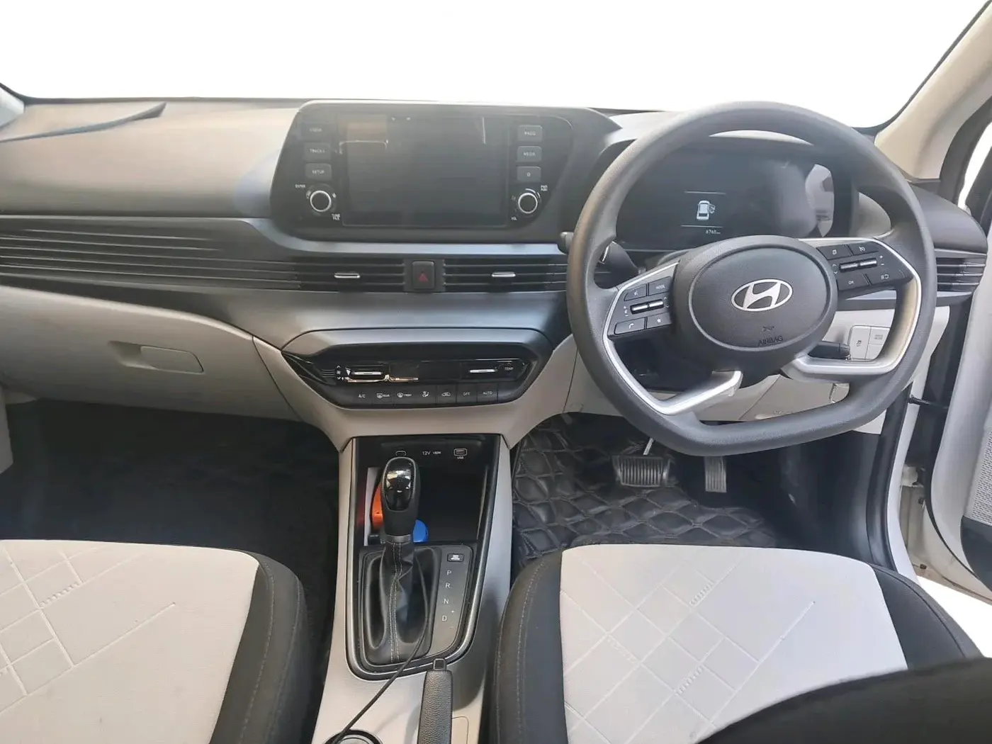 2024 Hyundai NEW I20 SPORTZ 1.2 IVT, Petrol, Automatic, 6,765 km, interior