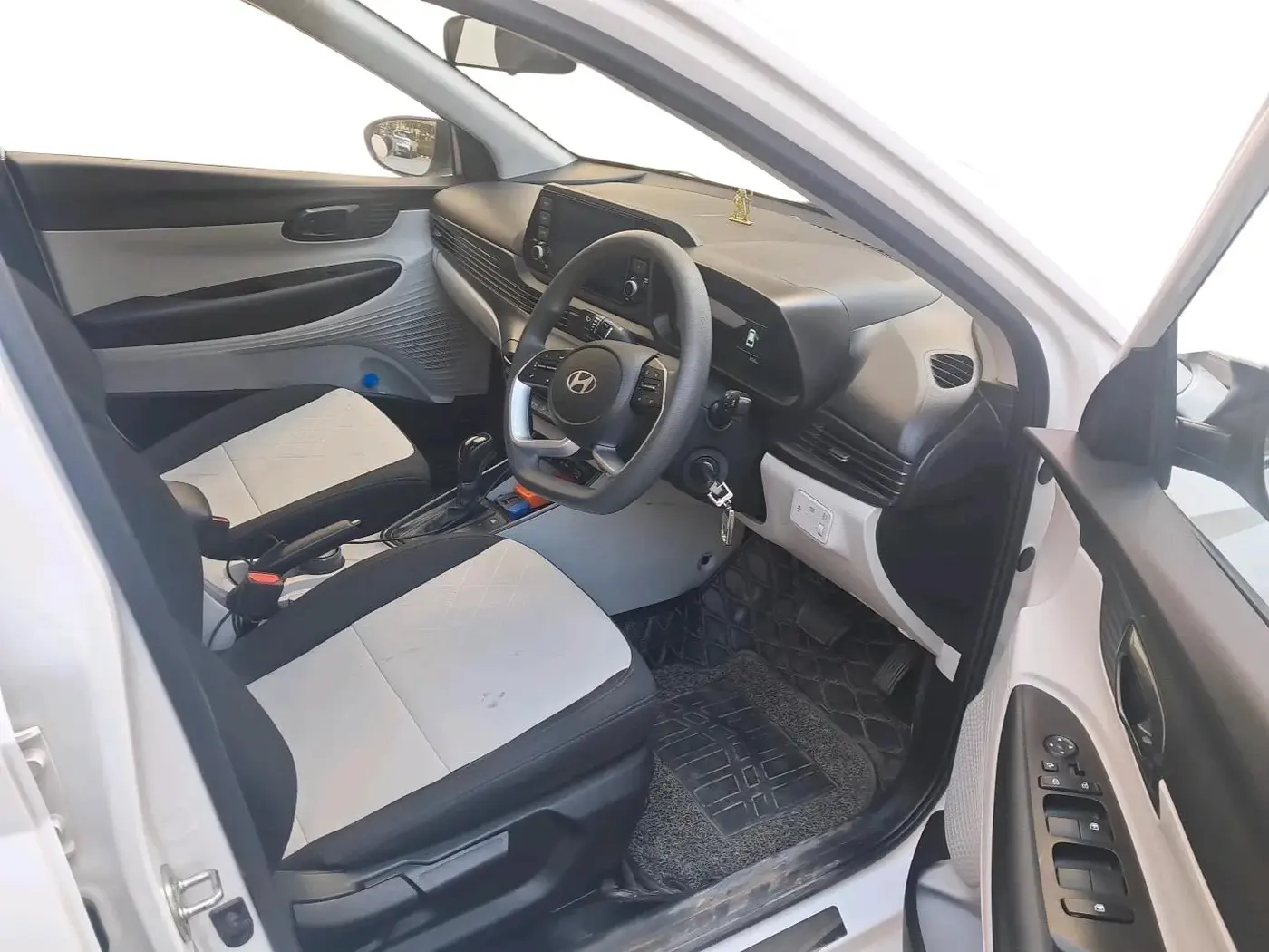 2024 Hyundai NEW I20 SPORTZ 1.2 IVT, Petrol, Automatic, 6,765 km, interior