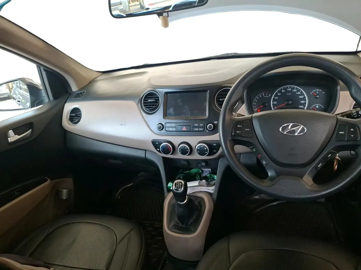 2017 Hyundai Grand i10 SPORTZ 1.2 KAPPA VTVT, Petrol, Manual, 99,552 km, interior