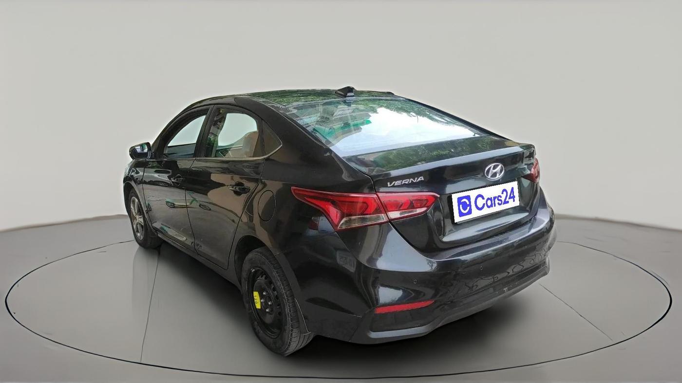 2017 Hyundai Verna 1.6 CRDI SX + AT, Diesel, Automatic, 1,35,417 km, exterior