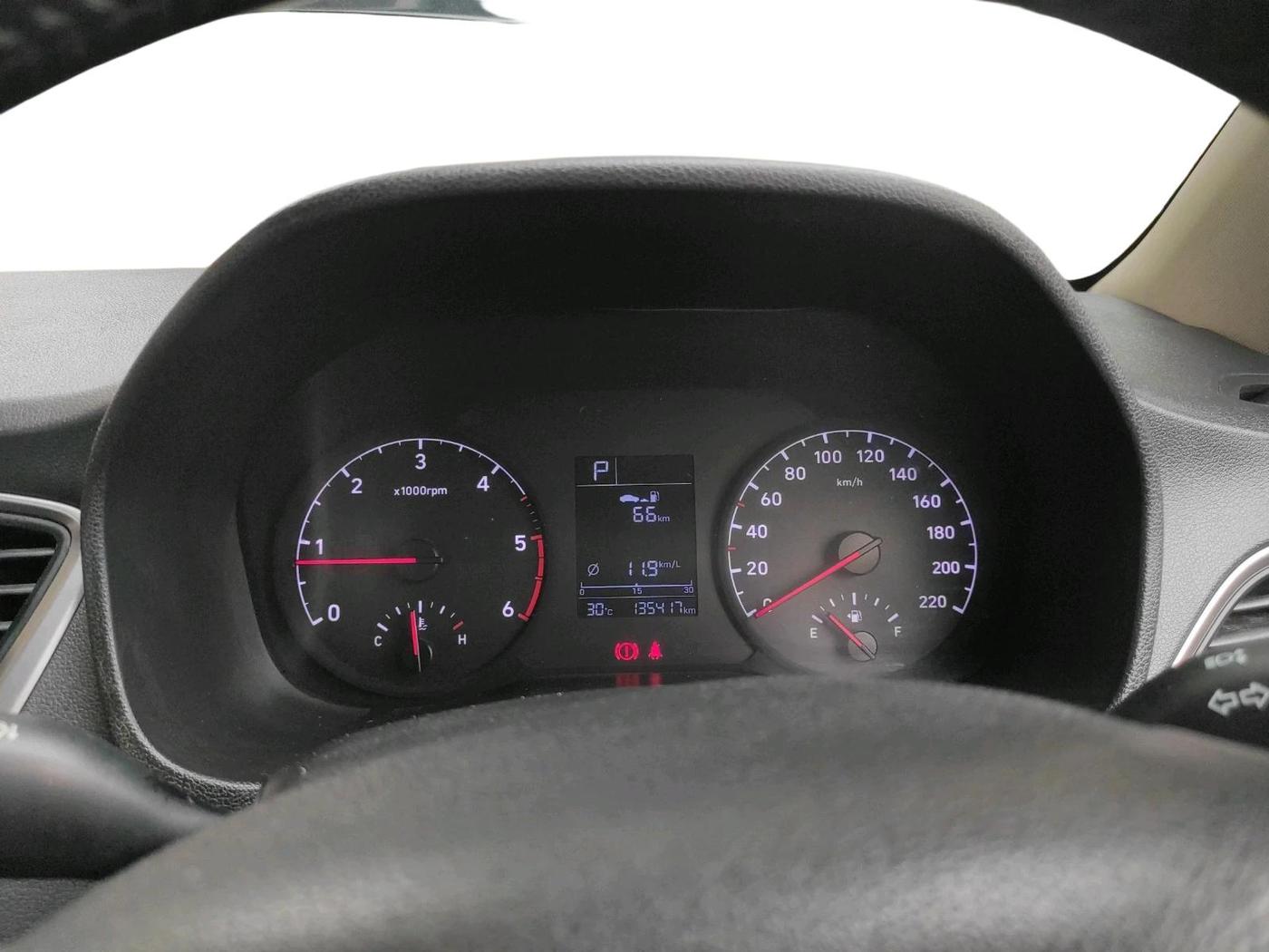 2017 Hyundai Verna 1.6 CRDI SX + AT, Diesel, Automatic, 1,35,417 km, interior