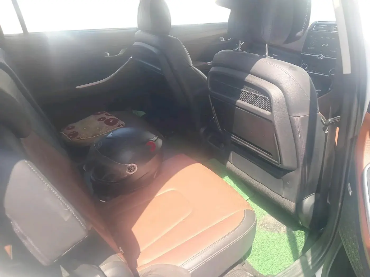 2022 Hyundai ALCAZAR PLATINUM(O) 7STR 2.0 AT, Petrol, Automatic, 20,452 km, interior