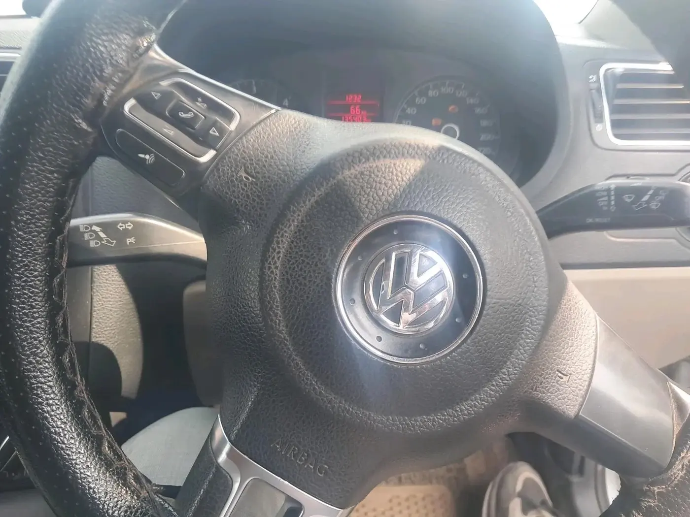 2012 Volkswagen Polo HIGHLINE DIESEL, Diesel, Manual, 1,36,000 km, interior