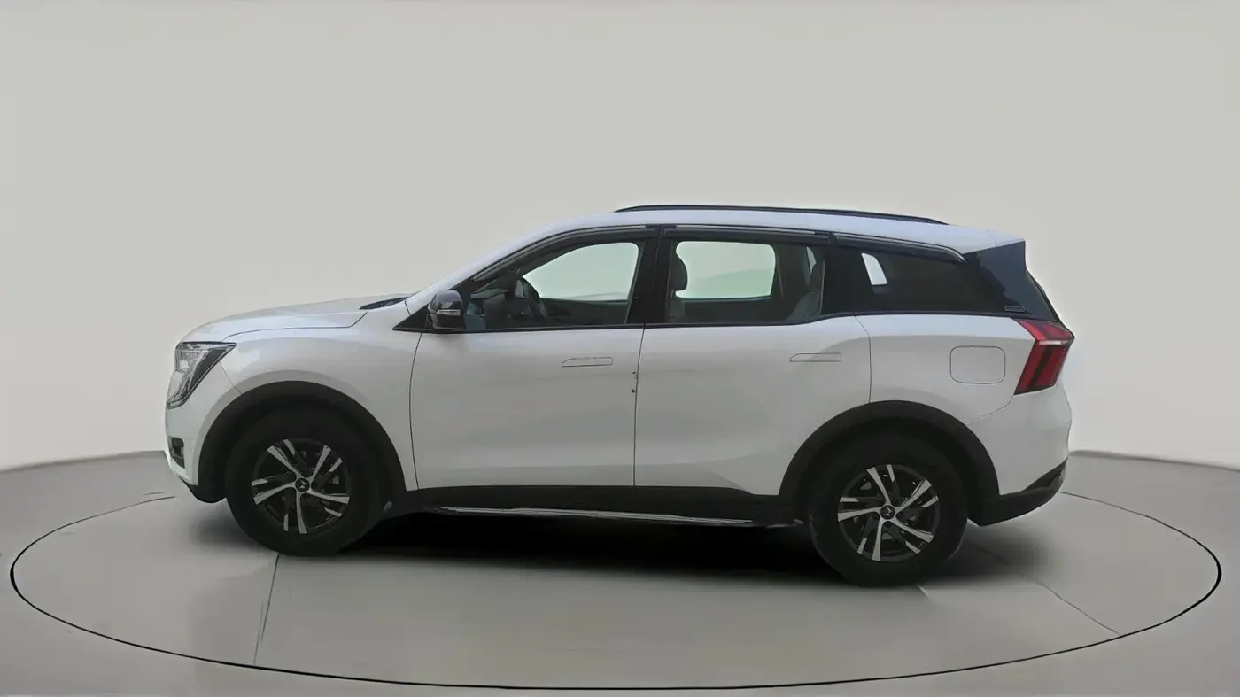 2022 Mahindra XUV700 AX 5 D AT 5 STR, Diesel, Automatic, 1,14,571 km, exterior