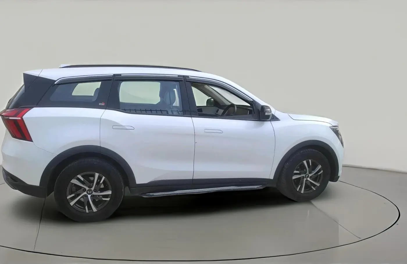 2022 Mahindra XUV700 AX 5 D AT 5 STR, Diesel, Automatic, 1,14,571 km, exterior