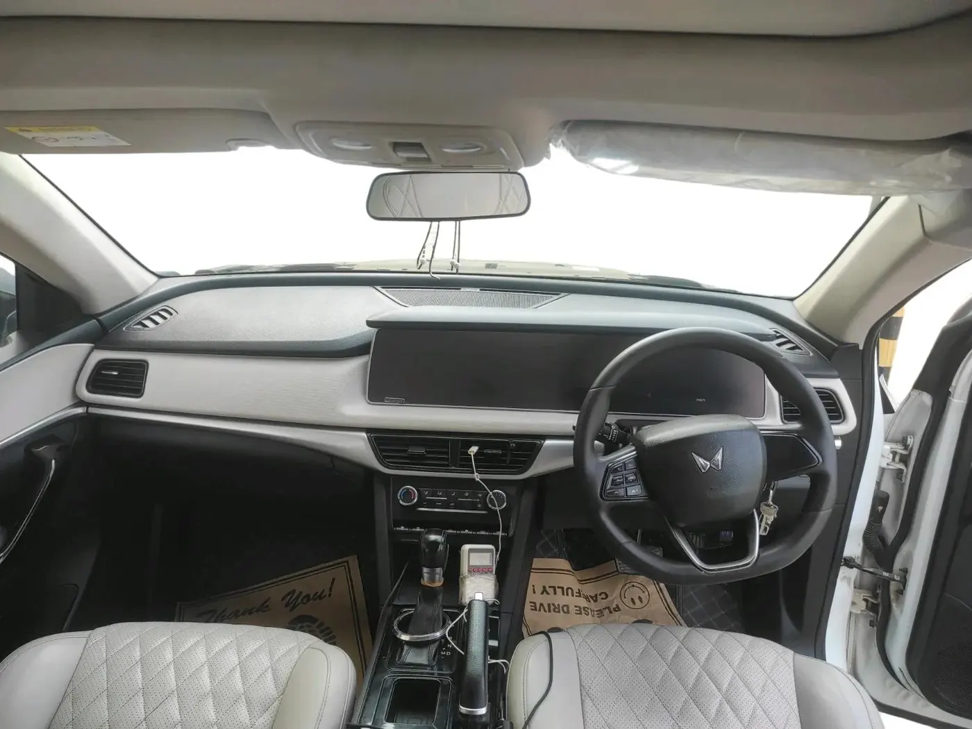 2022 Mahindra XUV700 AX 5 D AT 5 STR, Diesel, Automatic, 1,14,571 km, interior