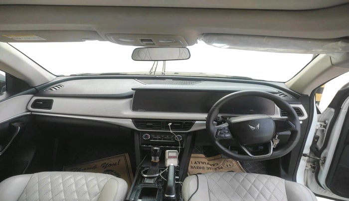 2022 Mahindra XUV700 AX 5 D AT 5 STR, Diesel, Automatic, 1,14,571 km, interior