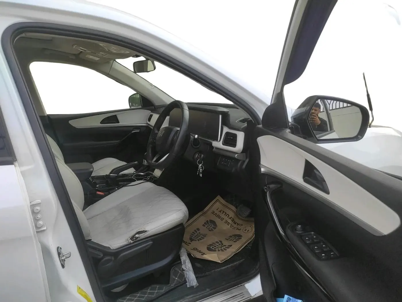 2022 Mahindra XUV700 AX 5 D AT 5 STR, Diesel, Automatic, 1,14,571 km, interior