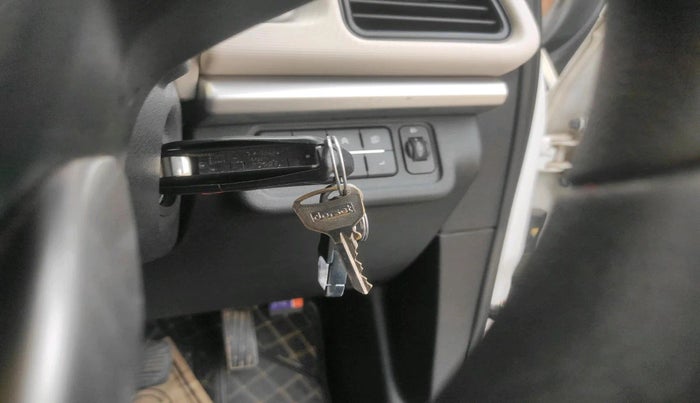 2022 Mahindra XUV700 AX 5 D AT 5 STR, Diesel, Automatic, 1,14,571 km, interior