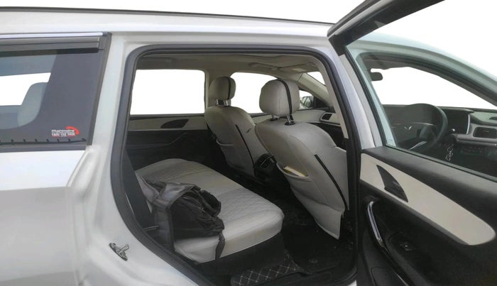 2022 Mahindra XUV700 AX 5 D AT 5 STR, Diesel, Automatic, 1,14,571 km, interior