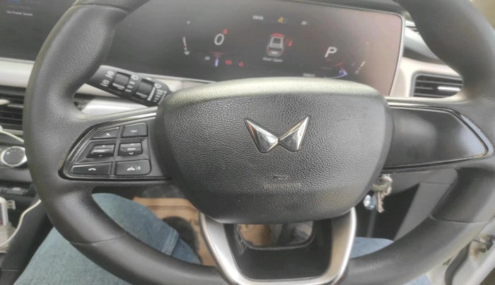 2022 Mahindra XUV700 AX 5 D AT 5 STR, Diesel, Automatic, 1,14,571 km, interior