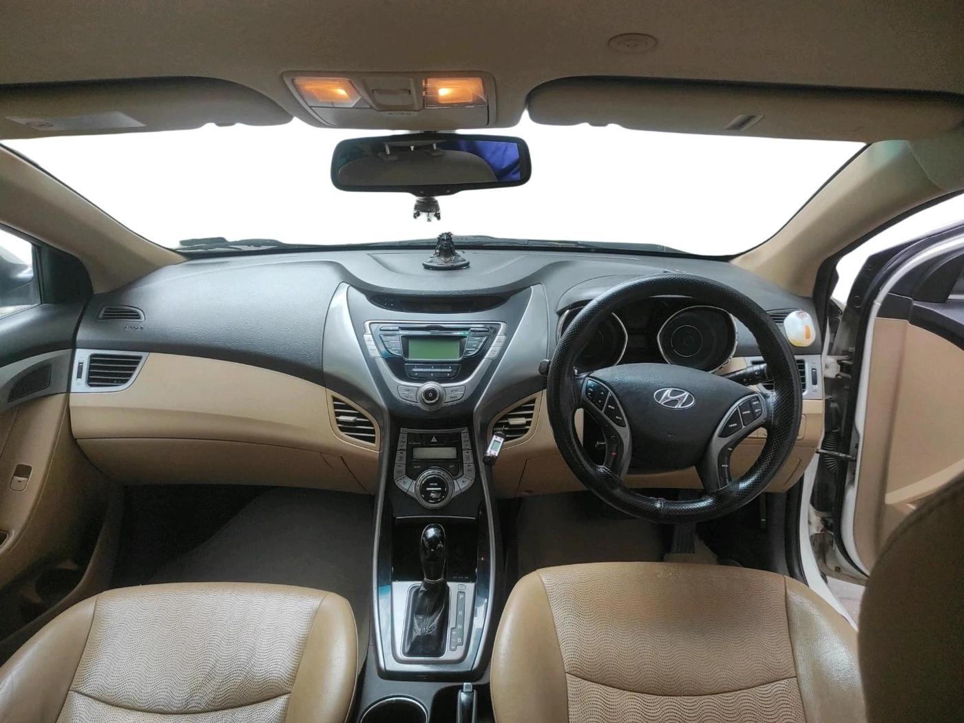 2013 Hyundai New Elantra 1.6 SX AT DIESEL, Diesel, Automatic, 1,59,696 km, interior